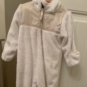 North face baby oso hooded fleece bunting (NWOT)